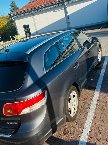 Toyota Avensis 2009 photo 2