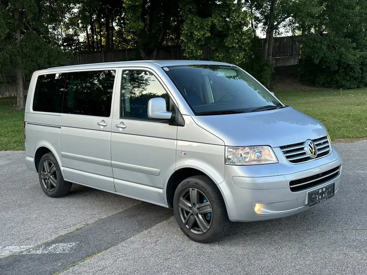 Volkswagen Multivan 2010 photo 2