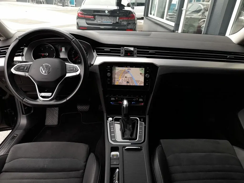 Volkswagen Passat 2022 photo 3