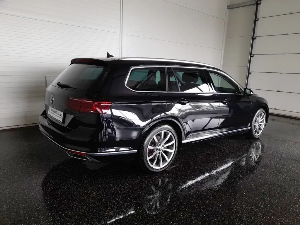 Volkswagen Passat 2022 photo 2