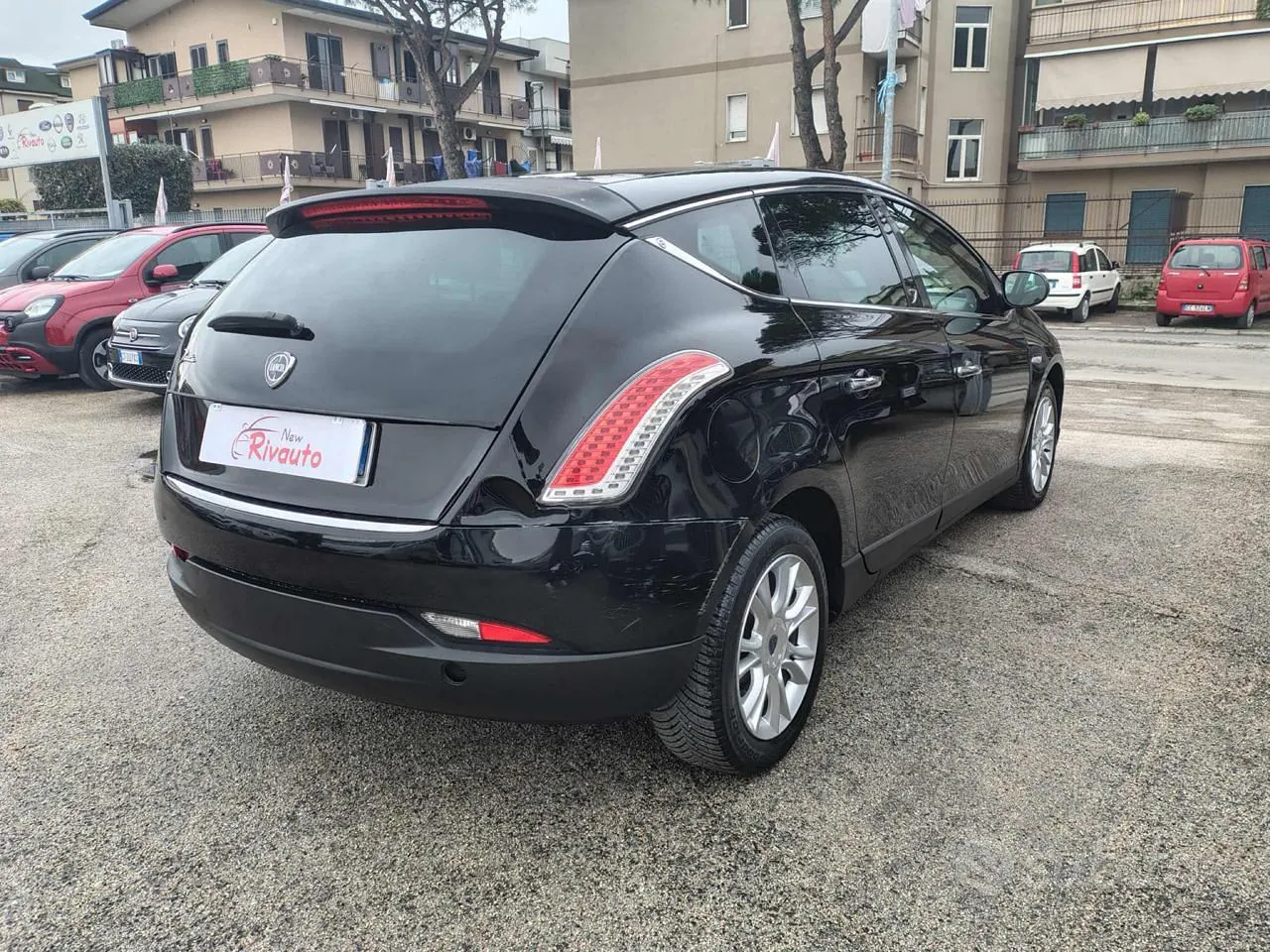 Lancia Delta 2012 photo 2