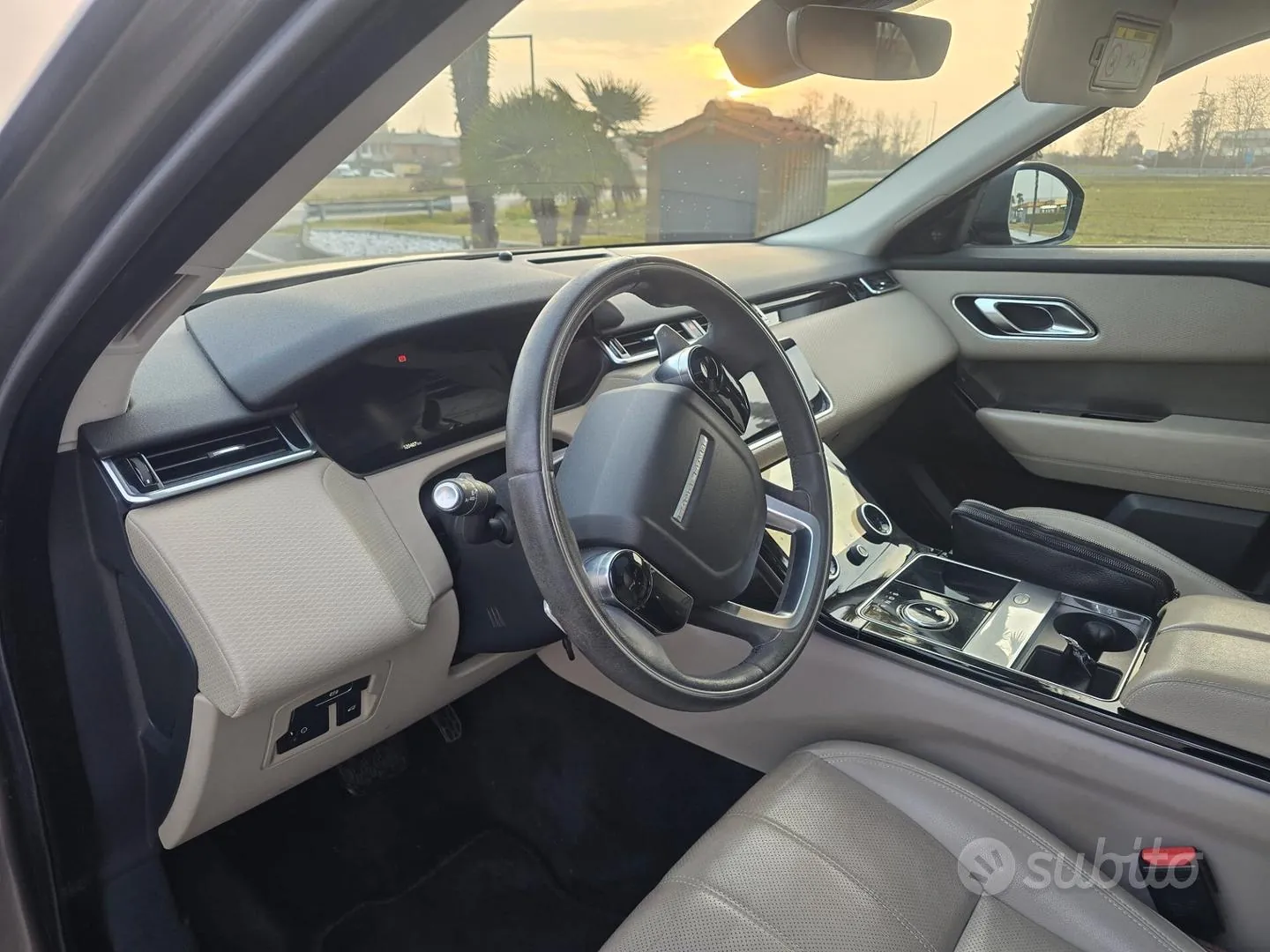 Land Rover Range Rover Velar 2017 photo 3