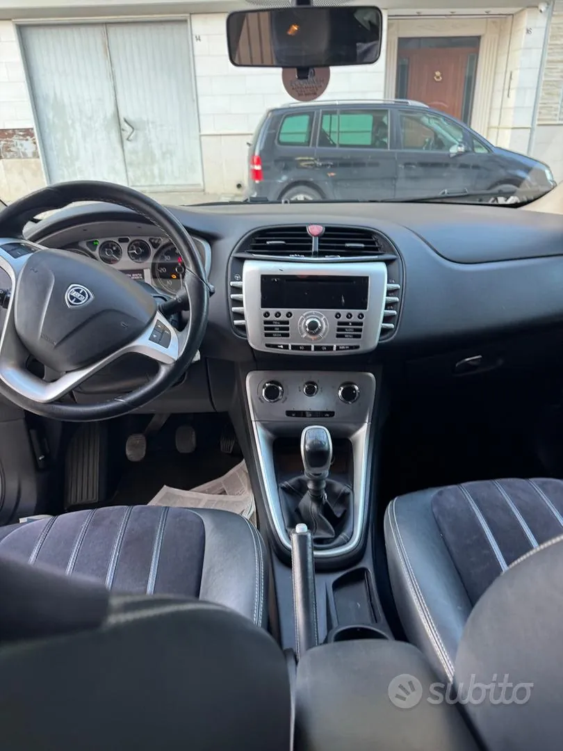 Lancia Delta 2011 photo 5