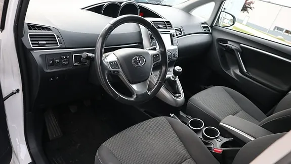 Toyota Verso 2015 photo 3