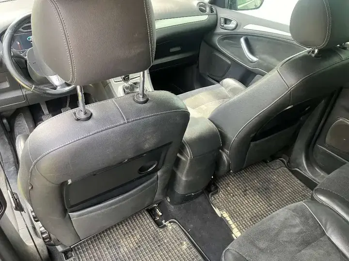 Ford Galaxy 2009 photo 2