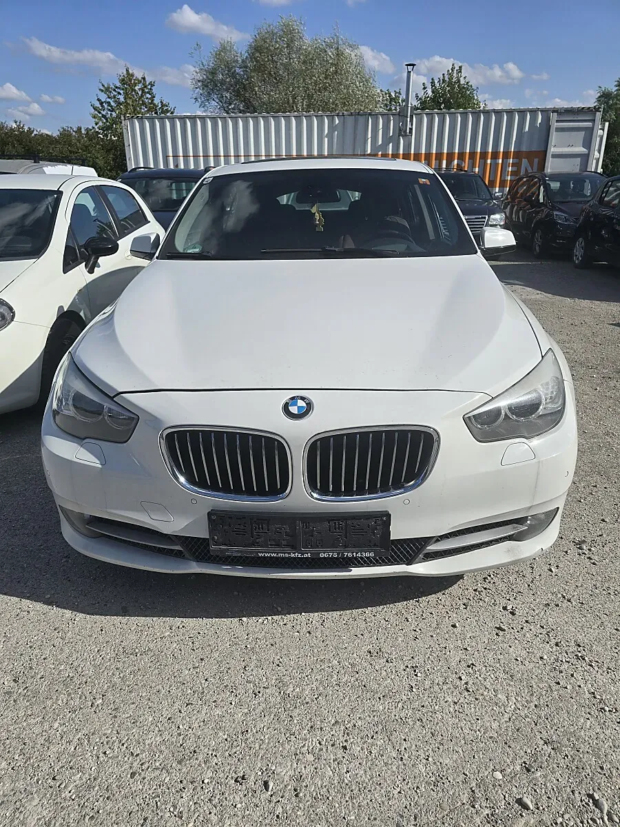 BMW 5 Series 2010 photo 2