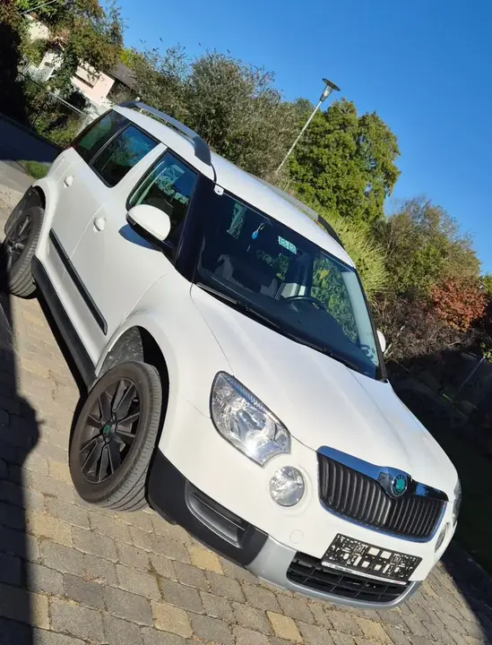 Skoda Yeti 2012 photo 2