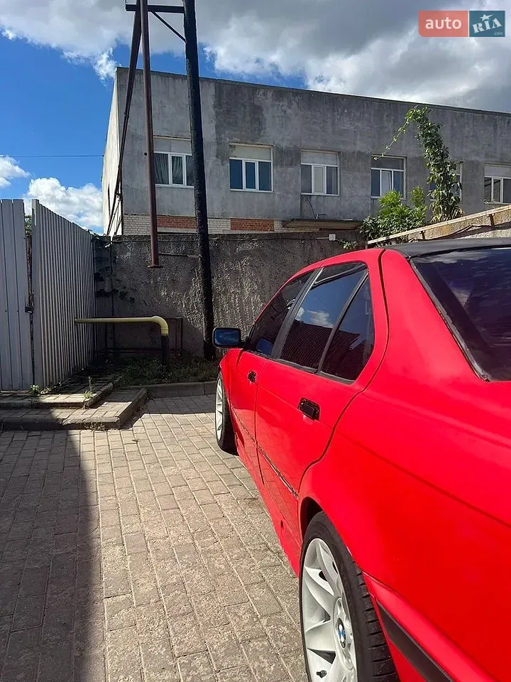 BMW 3 Series 1992 photo 4