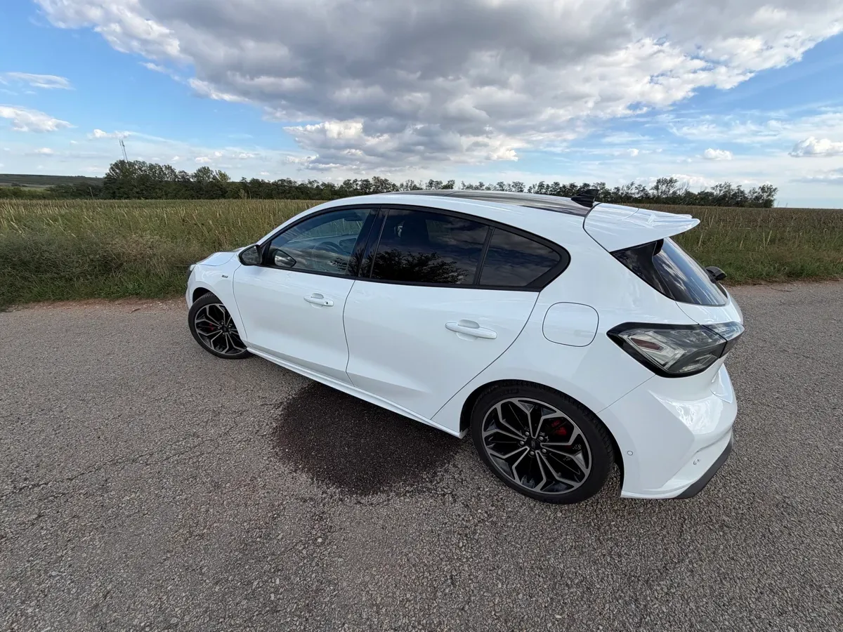 Ford Focus 2022 photo 2