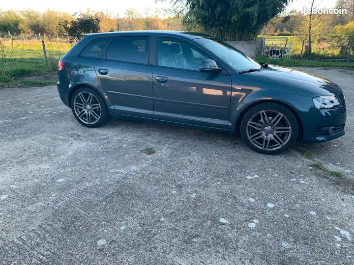 Audi A3 2010 photo 2