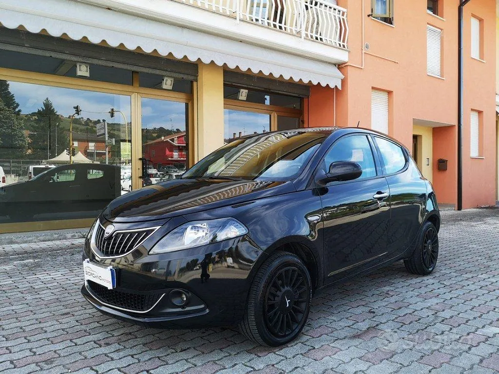 Lancia Ypsilon