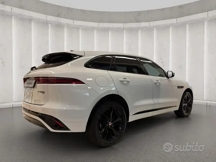 Jaguar F-Pace 2023 photo 2