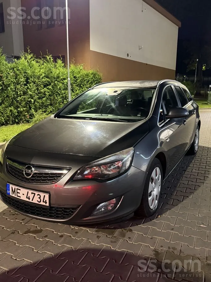 Opel Astra 2011 photo 4