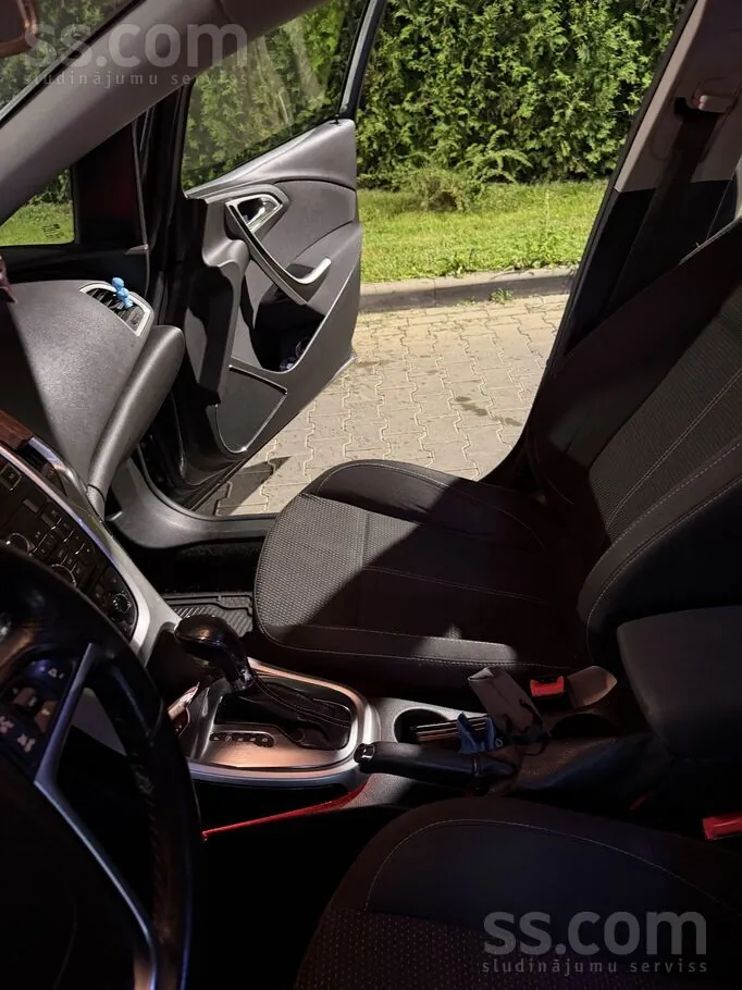 Opel Astra 2011 photo 5