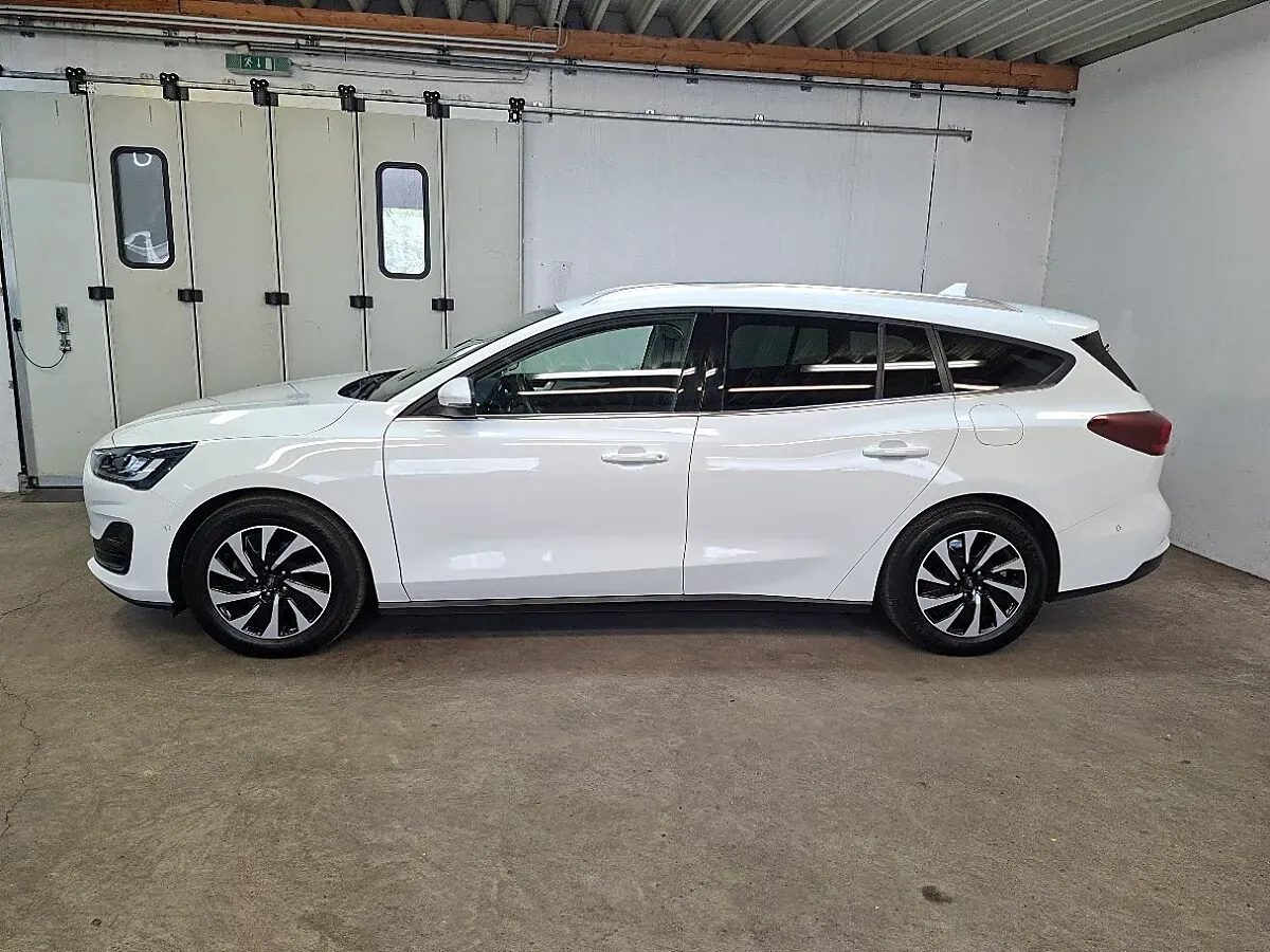 Ford Focus 2023 photo 2