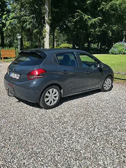 Peugeot 208 2017 photo 2