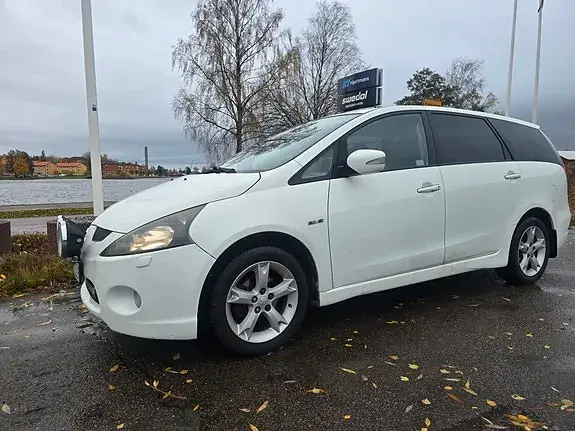 Mitsubishi Grandis 2008 photo 2