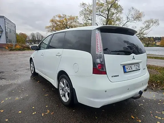 Mitsubishi Grandis 2008 photo 3