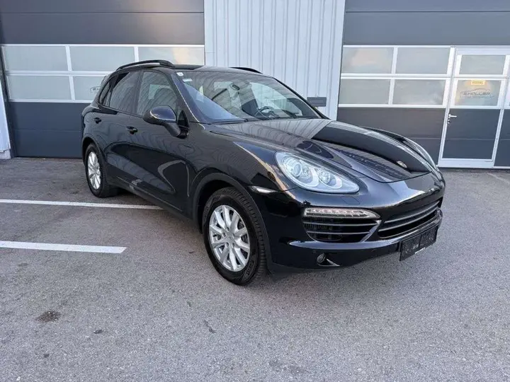 Porsche Cayenne 2012 photo 2