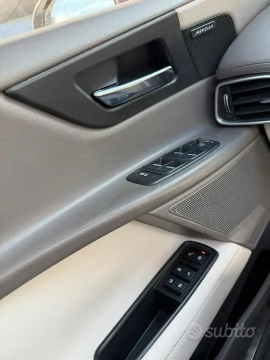 Jaguar Xe 2016 photo 5