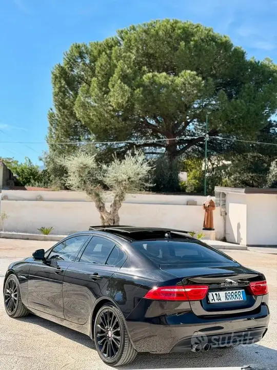 Jaguar Xe 2016 photo 3