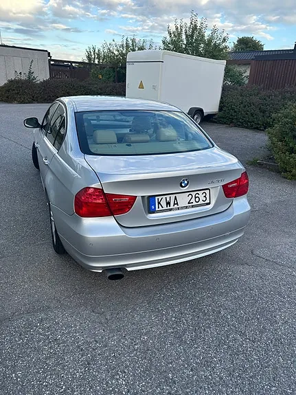 BMW 320I 2011 photo 3
