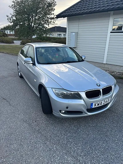 BMW 320I 2011 photo 4