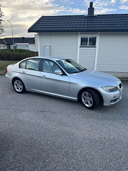 BMW 320I 2011 photo 2