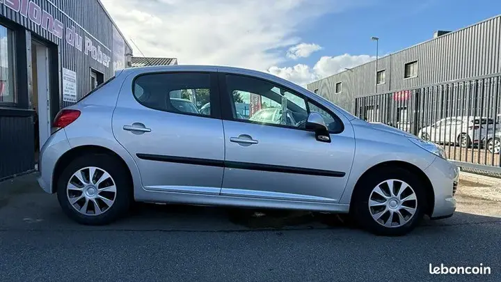 Peugeot 207 2009 photo 4