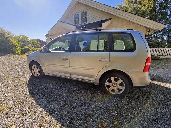 Volkswagen Touran 2006 photo 5