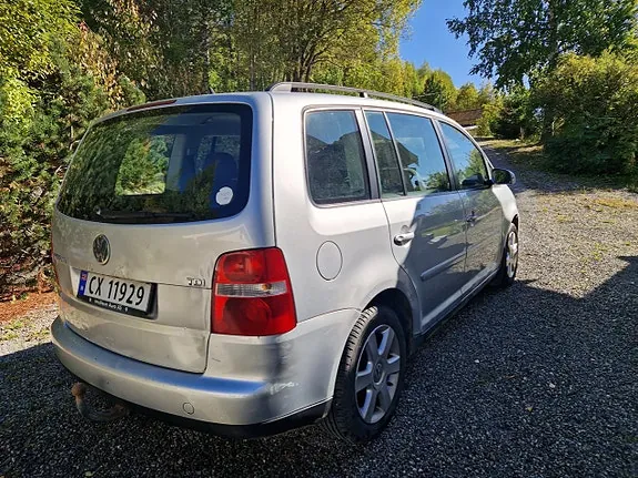 Volkswagen Touran 2006 photo 2