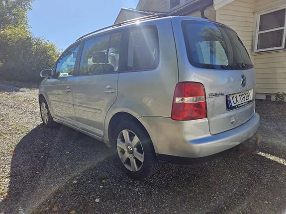 Volkswagen Touran 2006 photo 3