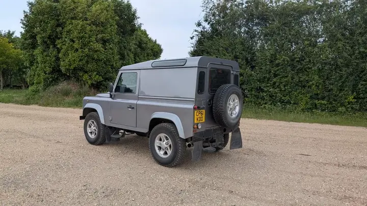 Land Rover Defender 90 2011 photo 5