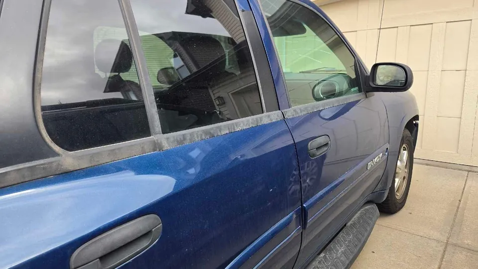 GMC Envoy 2005 photo 2