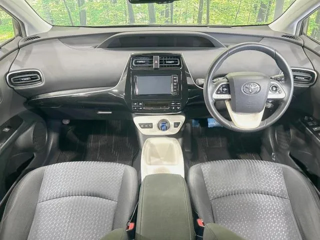 Toyota Prius 2017 photo 2