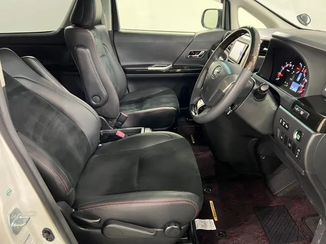 Toyota Vellfire 2013 photo 4