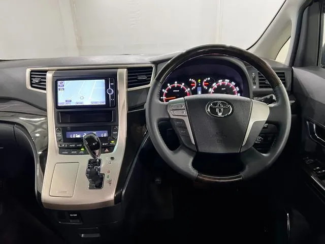 Toyota Vellfire 2013 photo 5