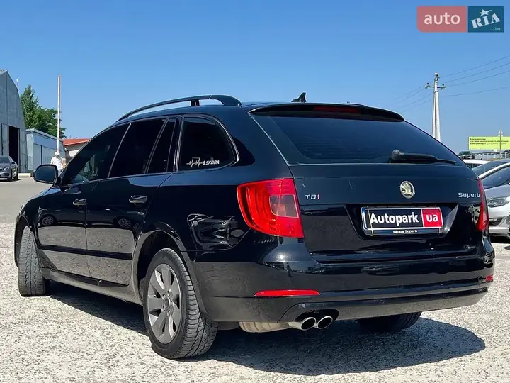 Skoda Superb 2010 photo 5