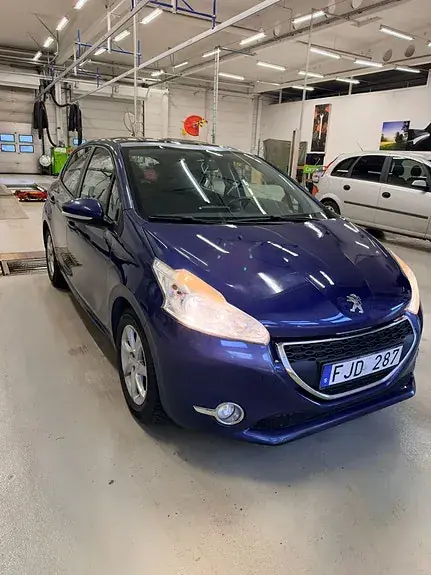 Peugeot 208 2013 photo 2