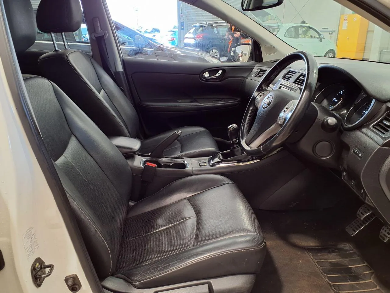 Nissan Pulsar 2014 photo 2