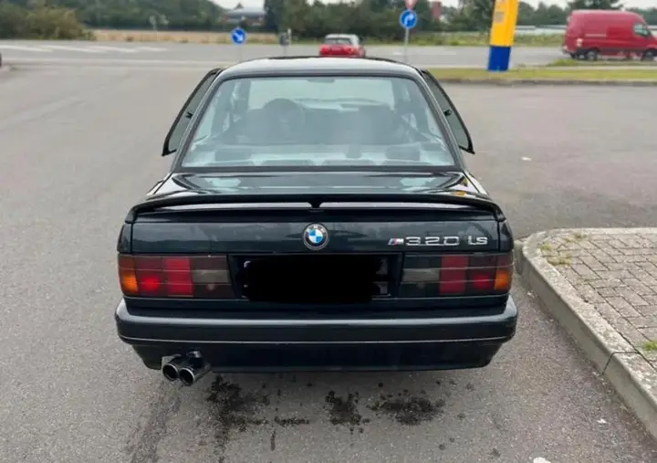 BMW E30
