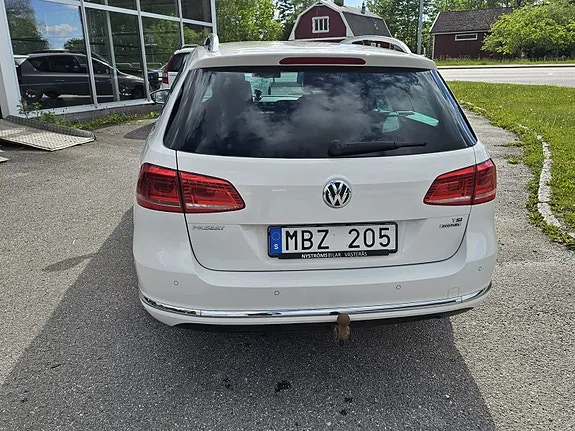 Volkswagen Passat 2012 photo 2