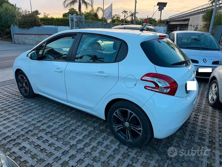 Peugeot 208 2014 photo 4