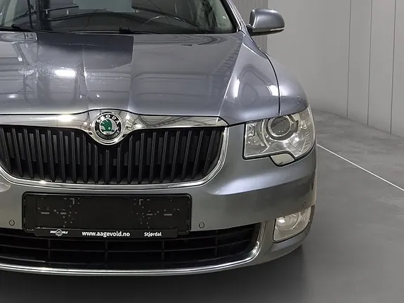 Skoda Superb 2013 photo 4