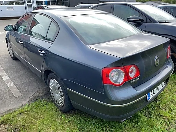 Volkswagen Passat 2009 photo 2