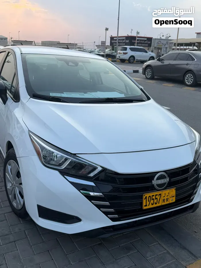 Nissan Versa 2023 photo 2