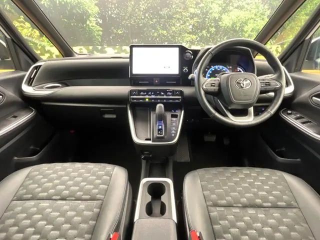 Toyota Corolla Hybrid 2025 photo 2