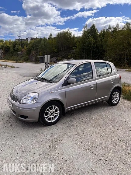 Toyota Yaris 2004 photo 2