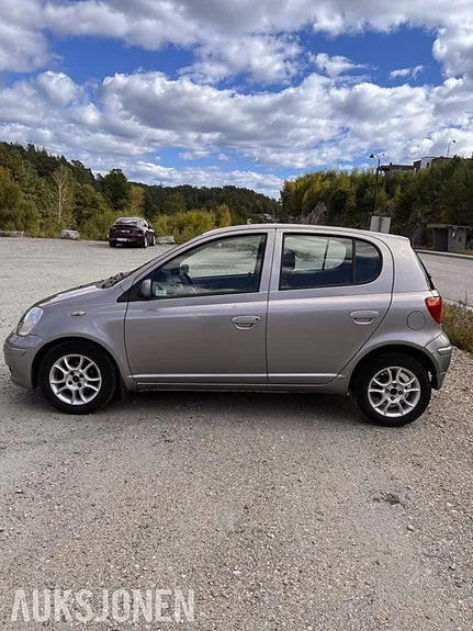 Toyota Yaris 2004 photo 3