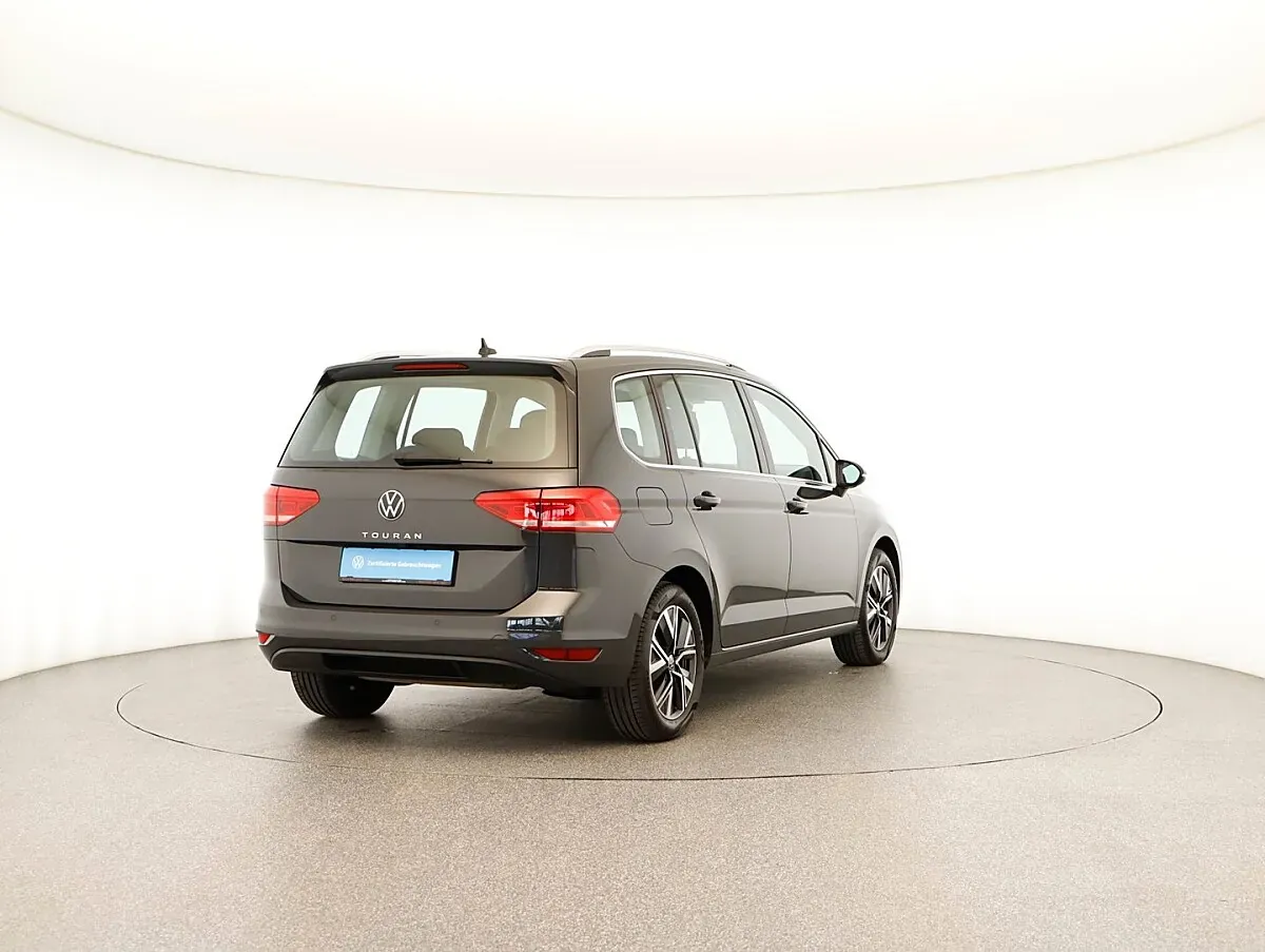 Volkswagen Touran 2023 photo 3